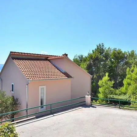 House Ivan Nyaraló Mimice