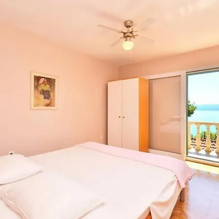 House Ivan Nyaraló Mimice